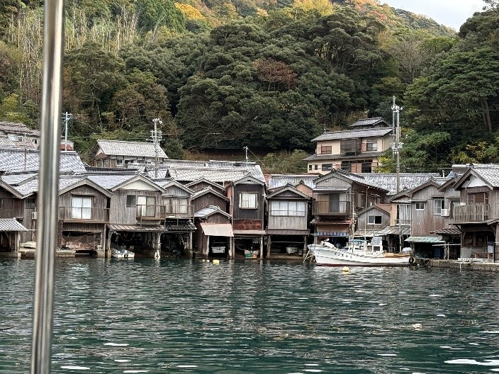 京都北部、伊根でのんびり舟屋さんぽ